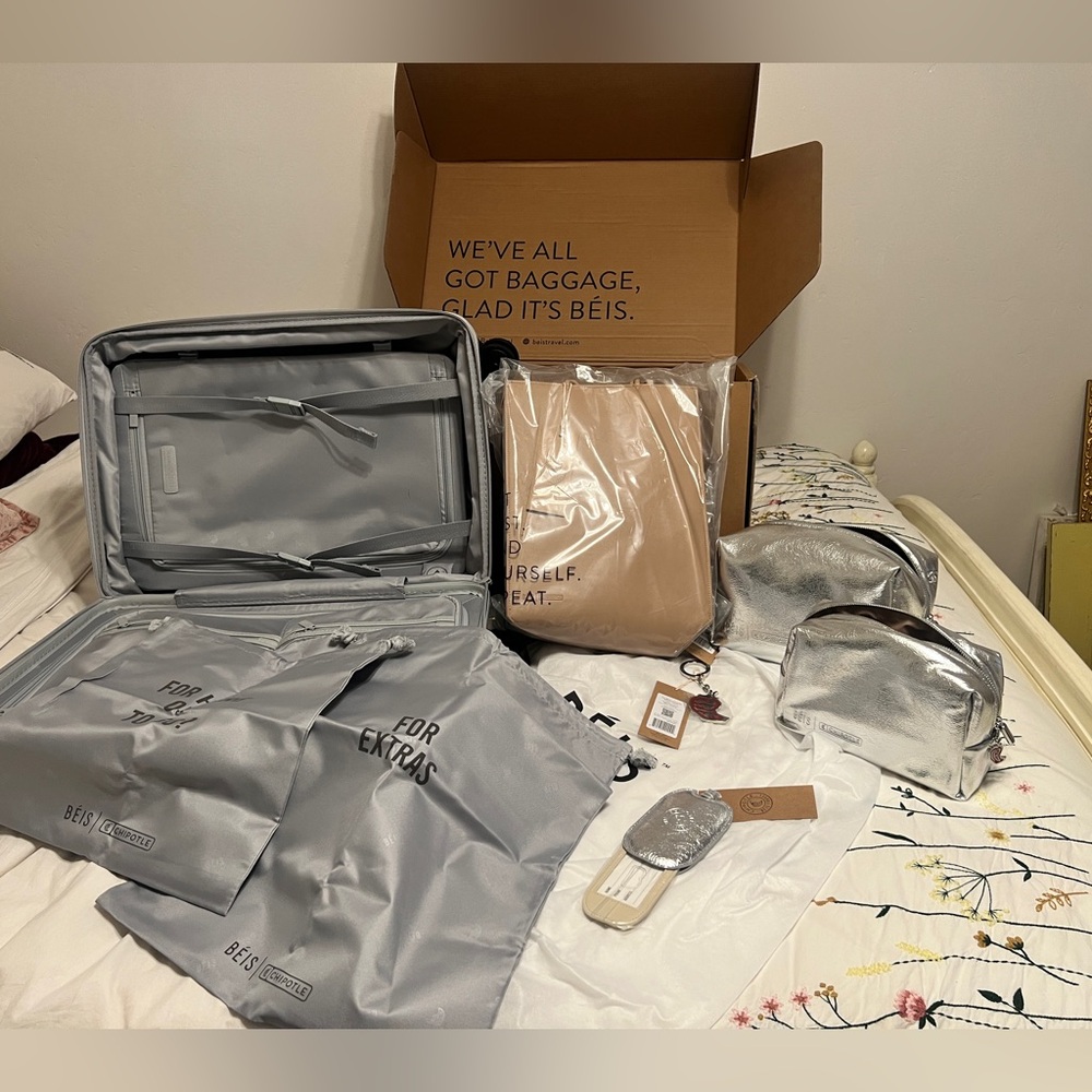 BÉIS x Chipotle “Burrito Pouch Set” 
in Foil NWT all items are avail in closet